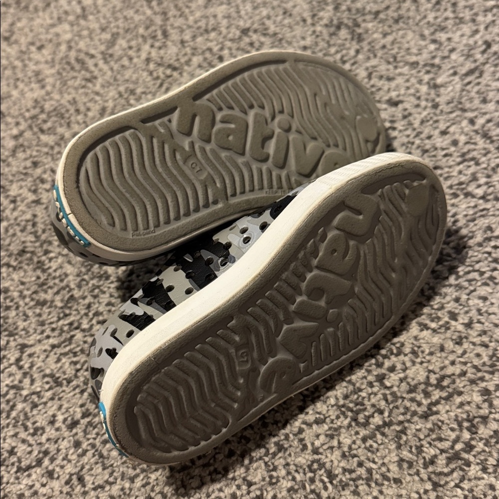 Native Shoes - Picture 2 of 4